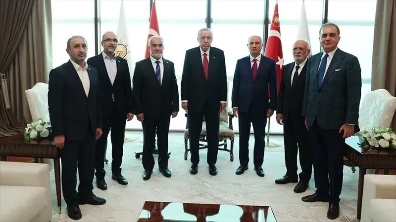 Cumhurbaşkanı Erdoğan, HÜDA PAR Genel Başkanı Yapıcıoğlu’nu kabul etti