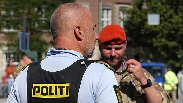 Danimarka’da alarm: Savunma Bakanı’nın evinin yakınında şüpheli drone… ‘Evde kalın’ çağrısı yapıldı
