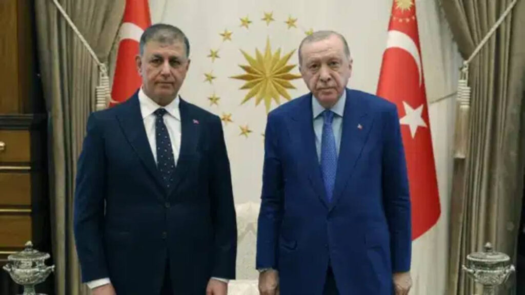 Cemil Tugay’ın Çarşamba günü rozet takacağı iddiası: “AKP’ye geçersem karım beni boşar”